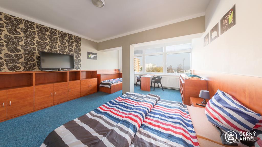 Cerny Andel Hotel Most Bagian luar foto
