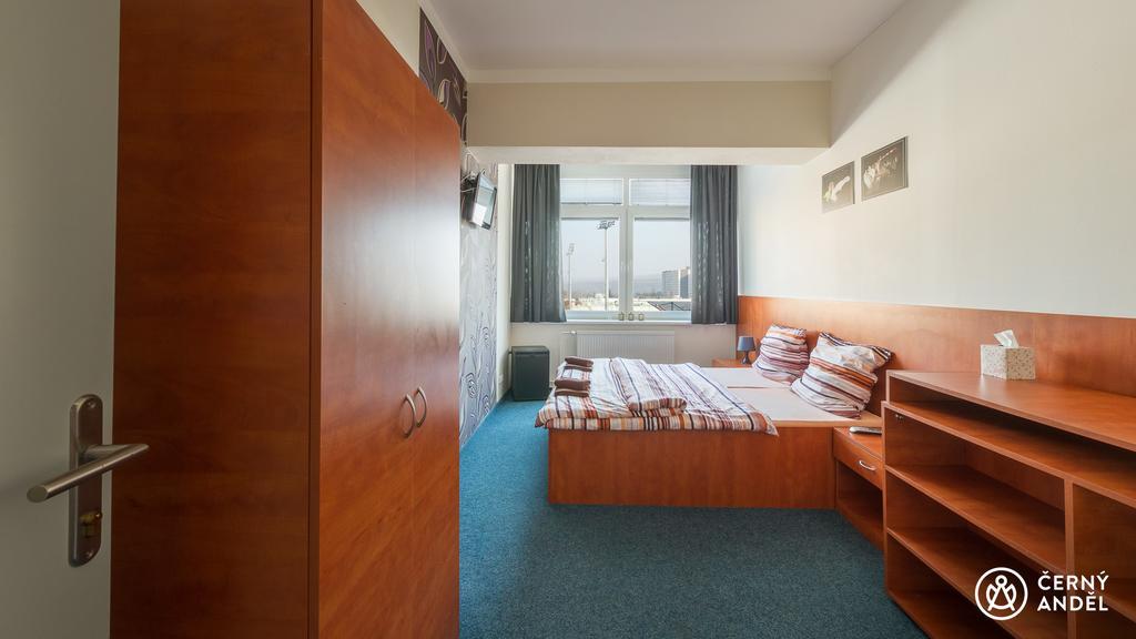 Cerny Andel Hotel Most Bagian luar foto