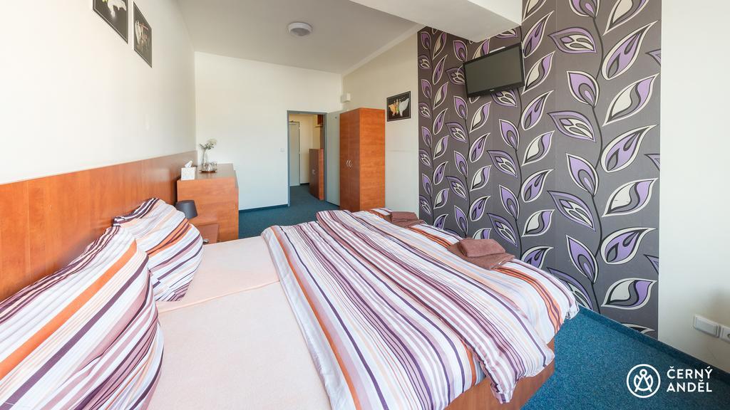 Cerny Andel Hotel Most Bagian luar foto