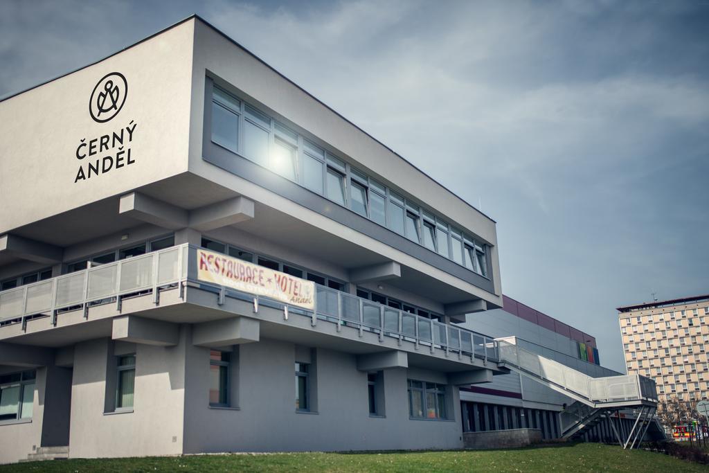 Cerny Andel Hotel Most Bagian luar foto